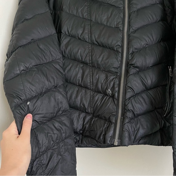 Patagonia Prow down puffer jacket in Black - Picture 3 of 6